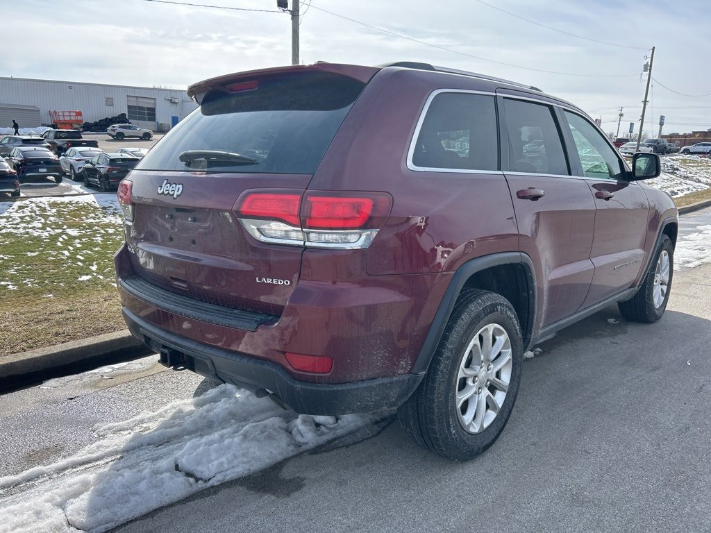 Used 2021 Jeep Grand Cherokee Laredo image 3