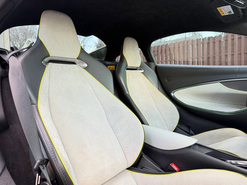 Used 2023 McLaren Artura RWD image 19