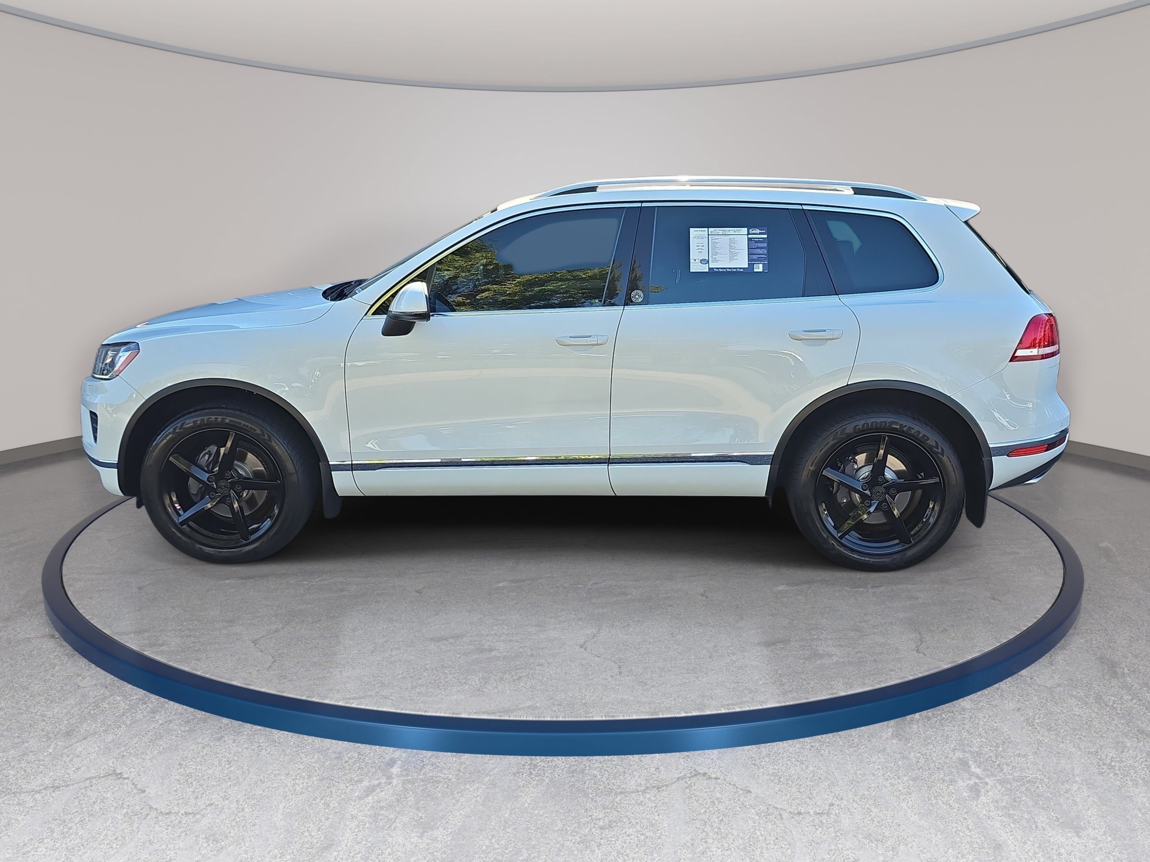 Used 2017 Volkswagen Touareg Wolfsburg Edition AWD/4WD image 8