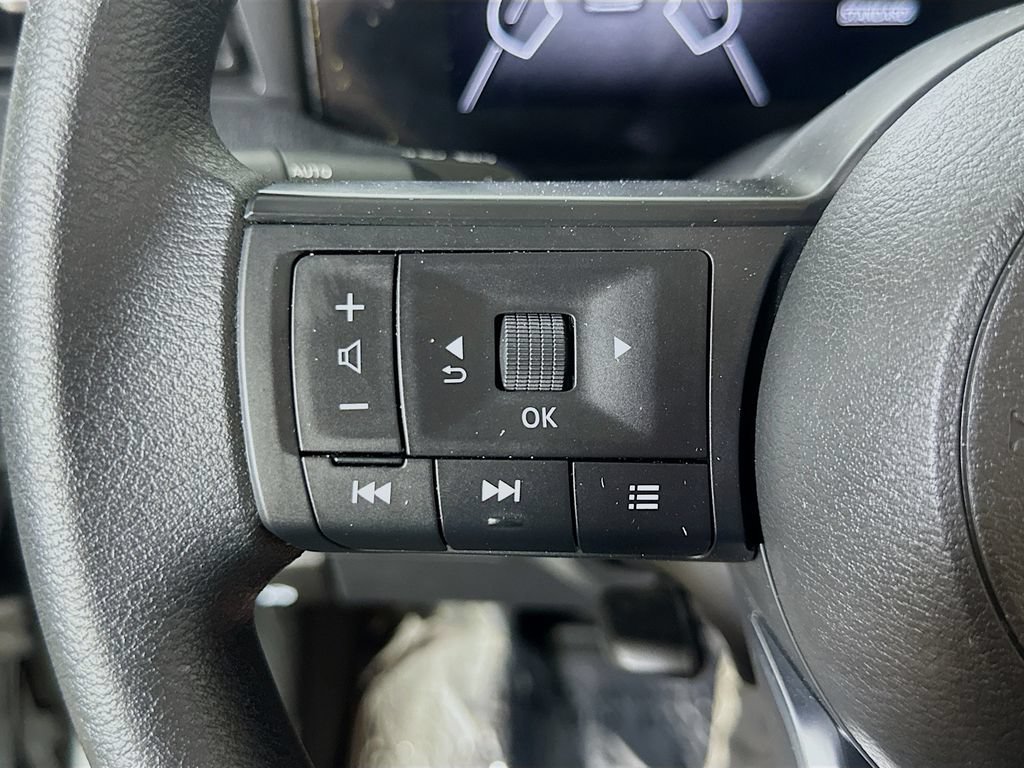 Used 2025 Nissan Kicks SV FWD image 21
