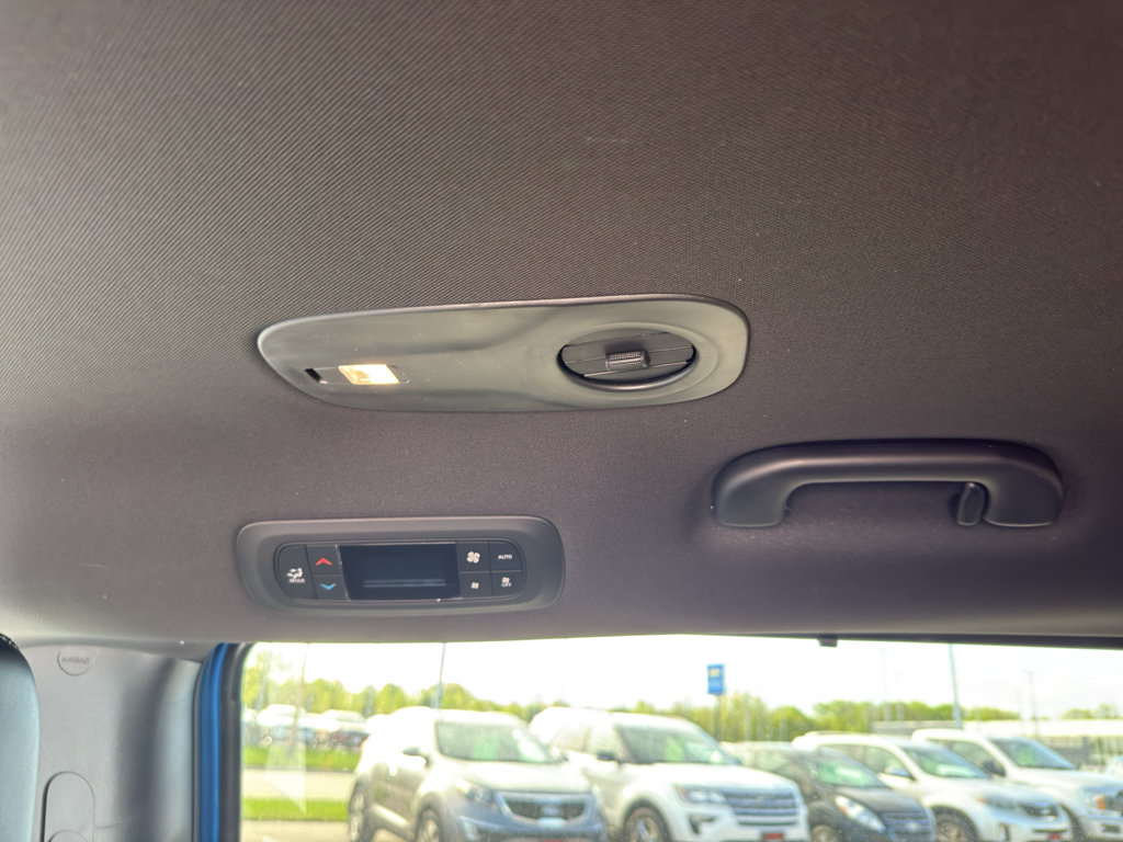 New 2026 Chrysler Pacifica Select AWD/4WD image 33