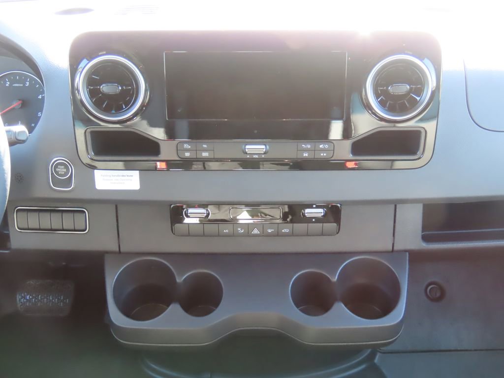 Used 2025 Mercedes-Benz Sprinter 2500 image 15