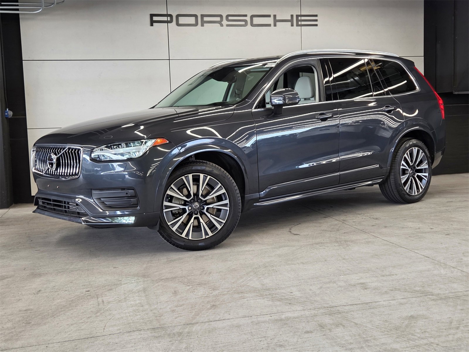 Used 2022 Volvo XC90 T5 Momentum