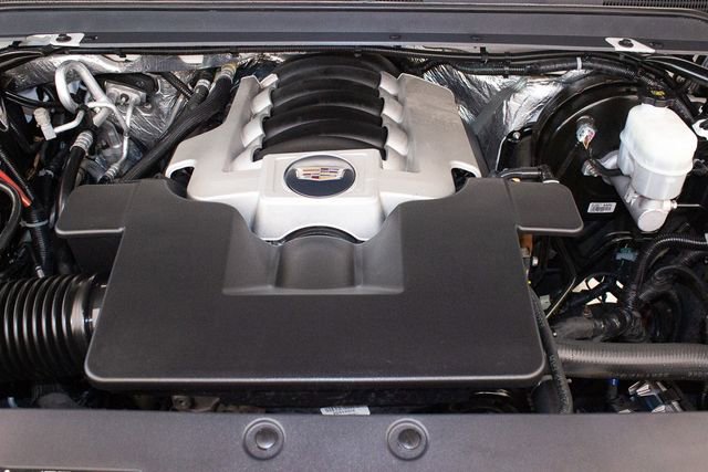 Used 2018 Cadillac Escalade Luxury image 3