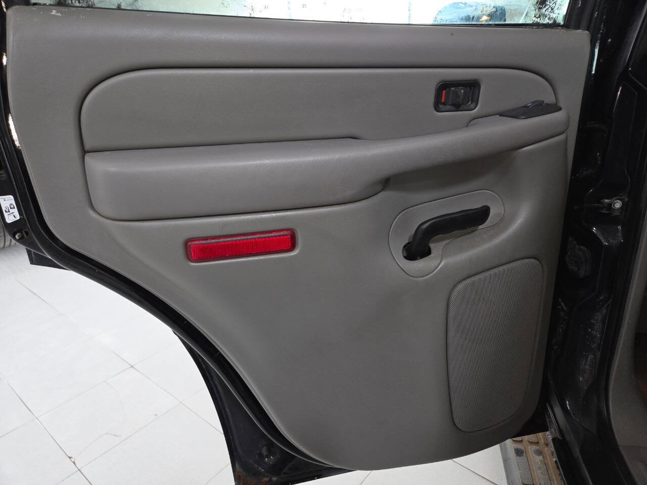 Used 2005 GMC Yukon SLT w/ SLT Preferred Equipment Group AWD/4WD image 17