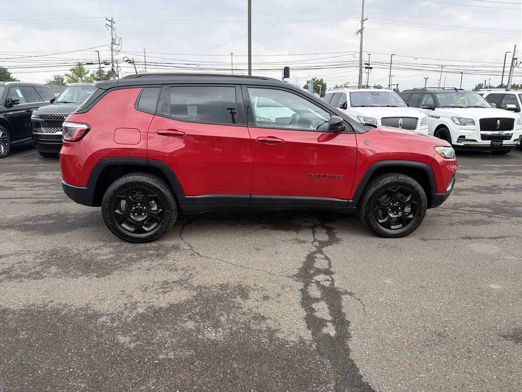 Used 2023 Jeep Compass Trailhawk w/ Trailhawk Convenience Group AWD/4WD image 6