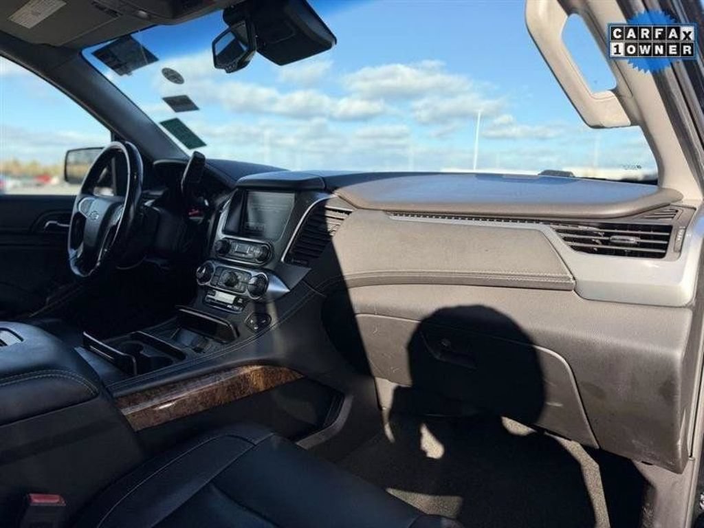 Used 2018 Chevrolet Suburban Premier AWD/4WD image 10