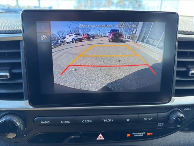 Certified 2025 Hyundai Venue SE image 24