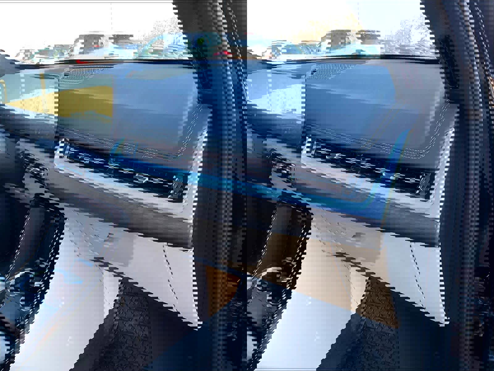 Used 2025 BMW X1 xDrive28i w/ Convenience Package image 17