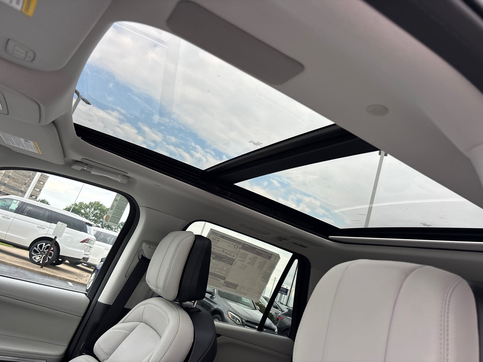 New 2026 Lincoln Navigator Reserve AWD/4WD image 25
