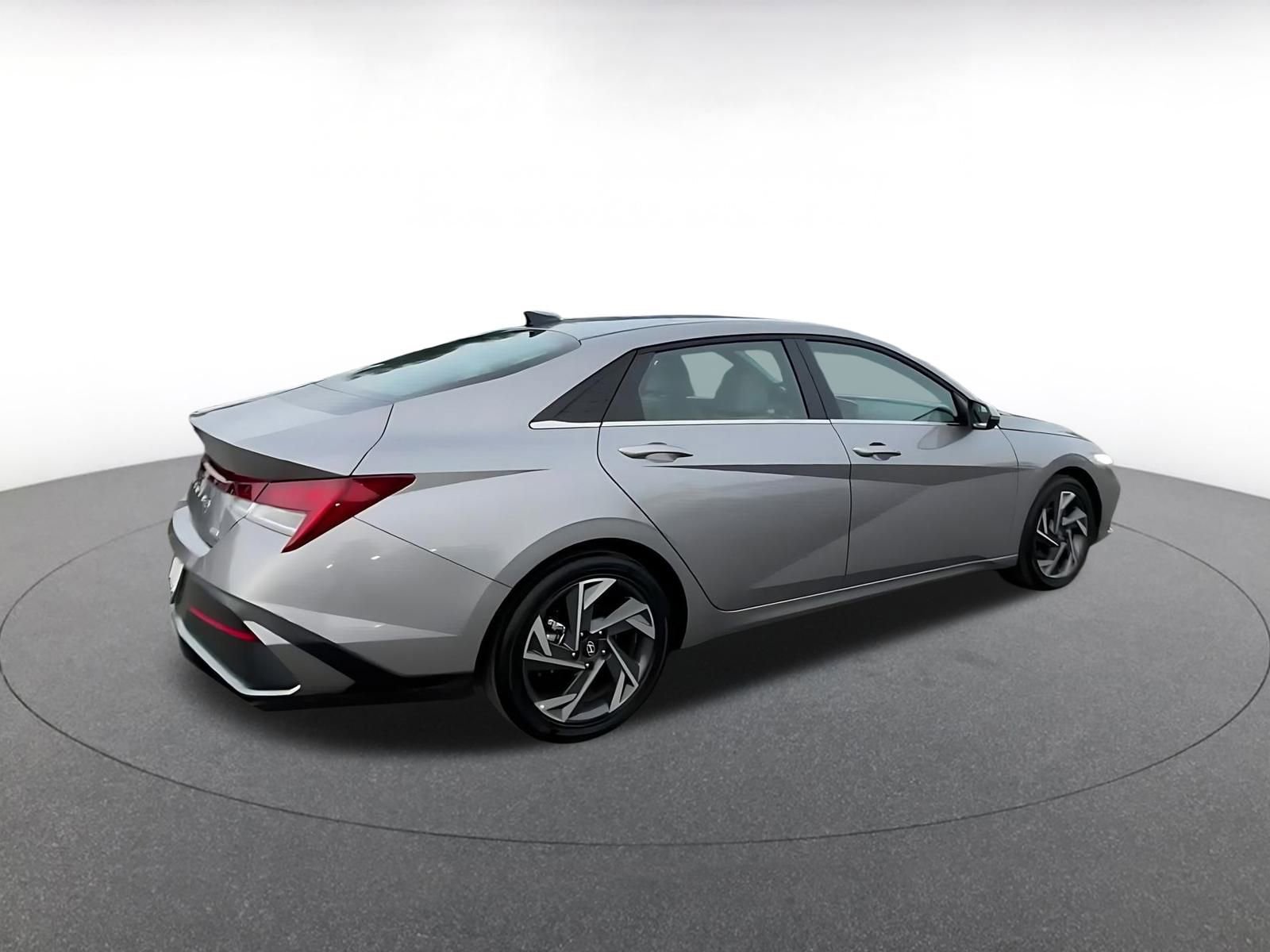 Used 2025 Hyundai Elantra Limited image 15