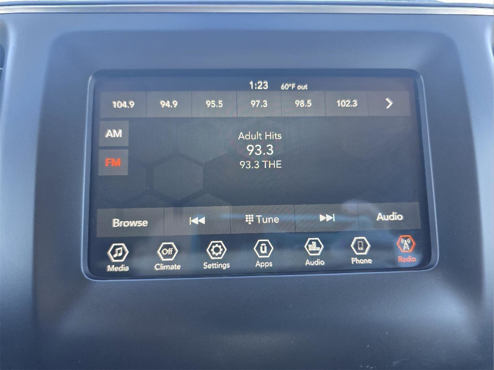 Used 2020 Jeep Cherokee Latitude w/ Cold Weather Group image 14