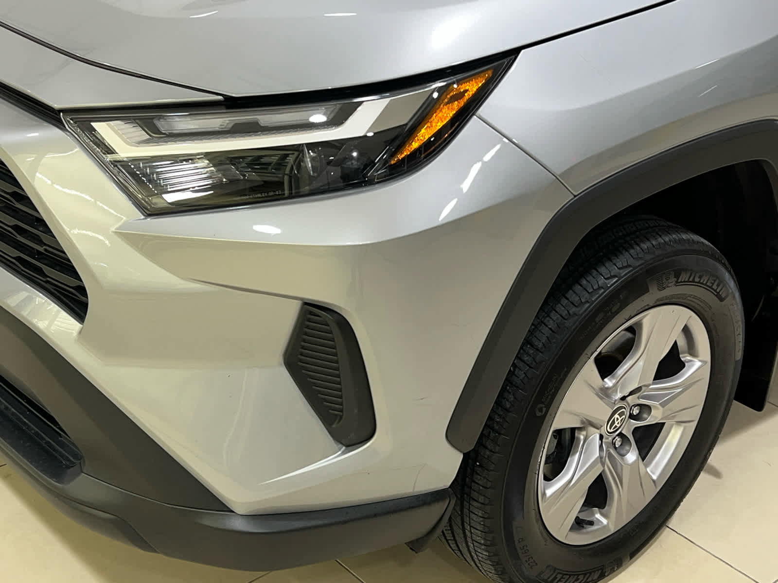 Used 2023 Toyota RAV4 XLE w/ Convenience Package AWD/4WD image 5