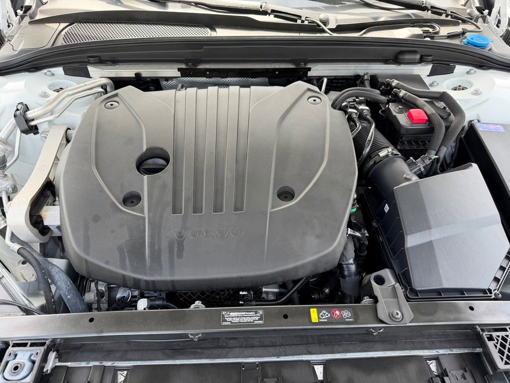 Certified 2025 Volvo V60 B5 Cross Country Plus AWD/4WD image 35