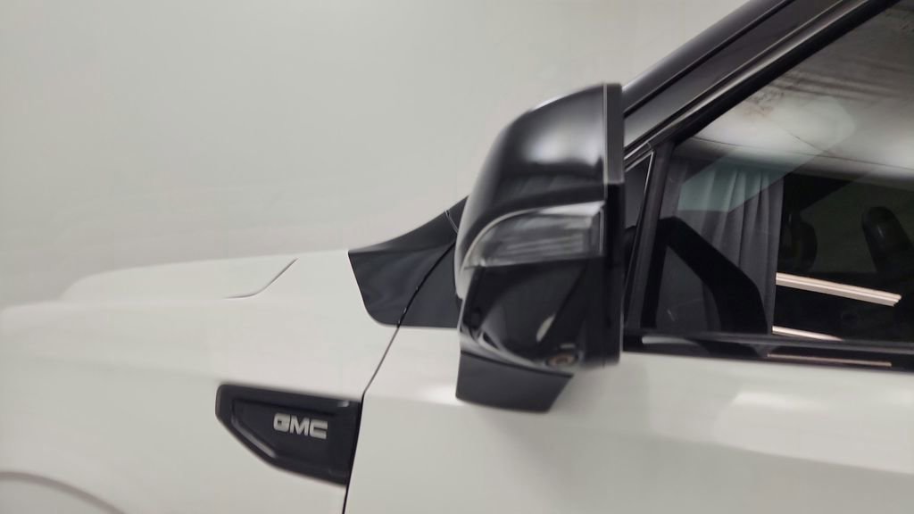 Used 2021 GMC Yukon Denali w/ Denali Ultimate Package image 16