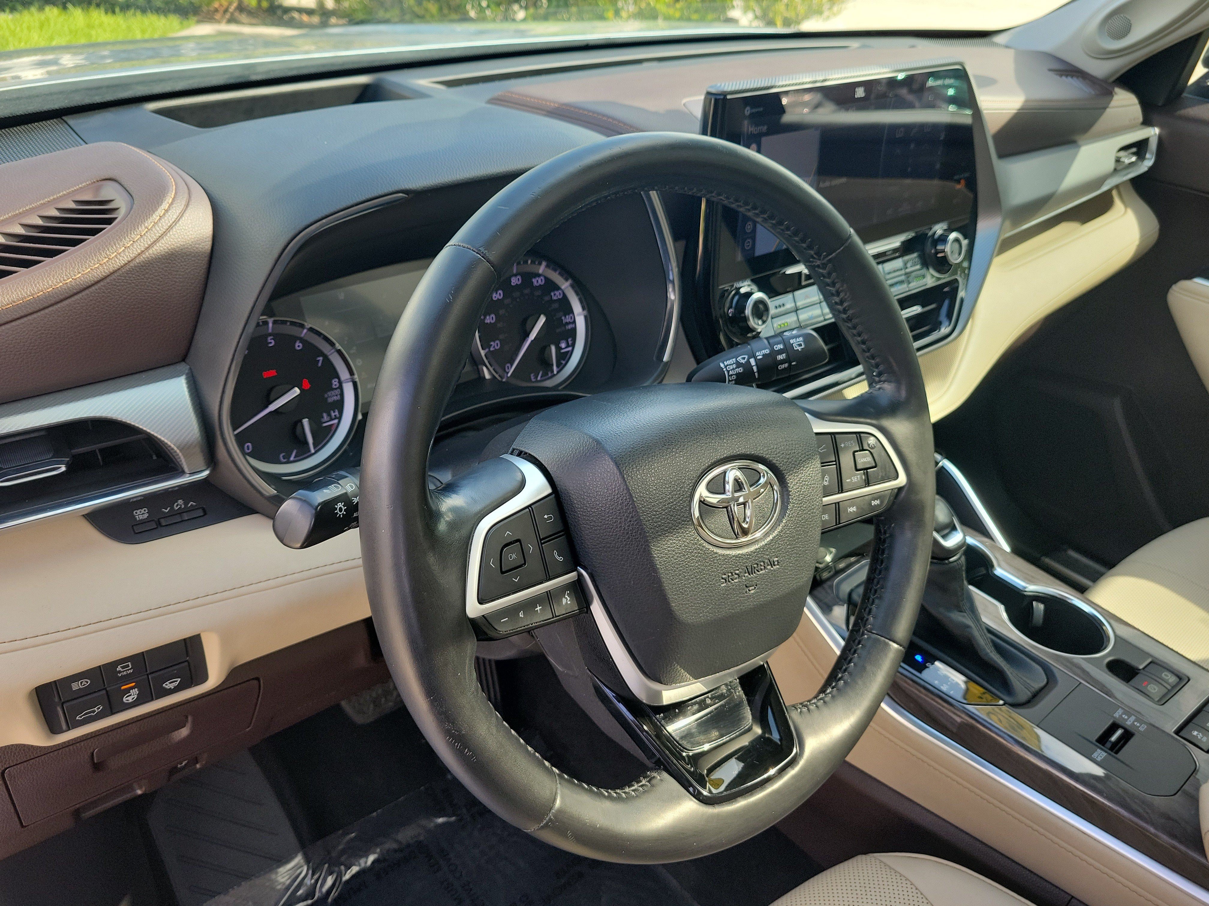 Used 2022 Toyota Highlander Platinum FWD image 26