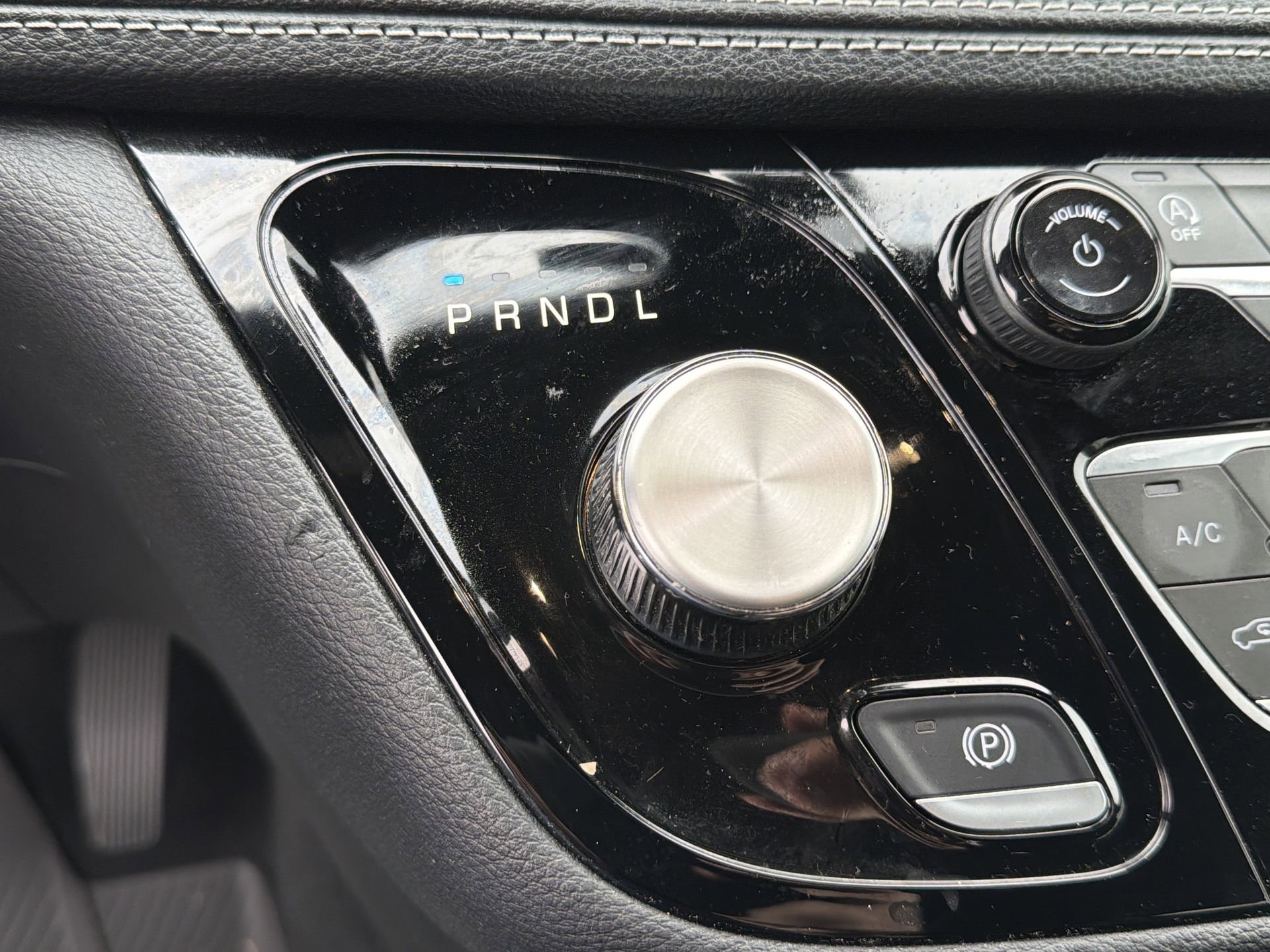 Used 2023 Chrysler Pacifica Touring image 7