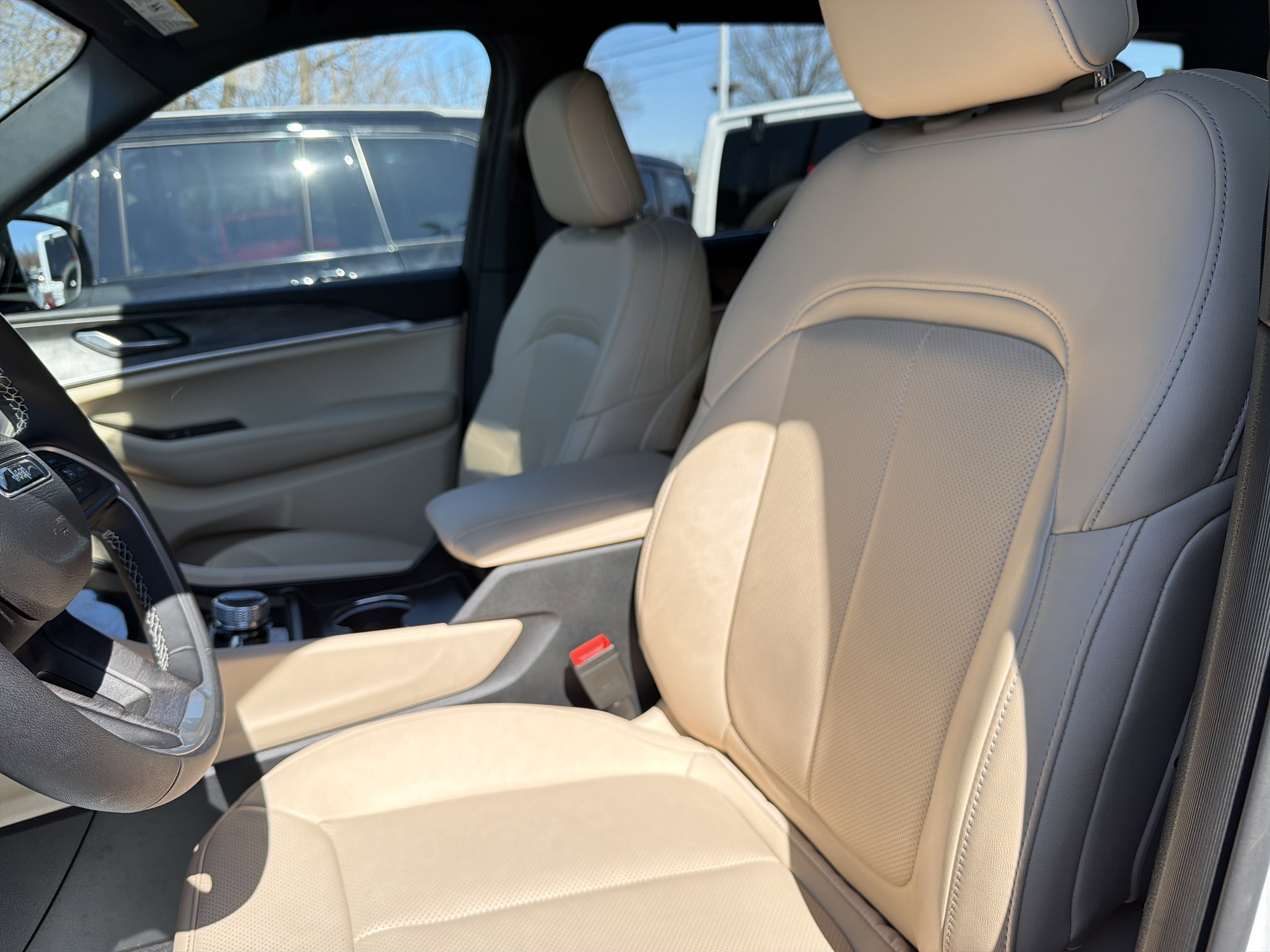 Certified 2025 Jeep Grand Cherokee L Limited w/ Luxury Tech Group II image 16