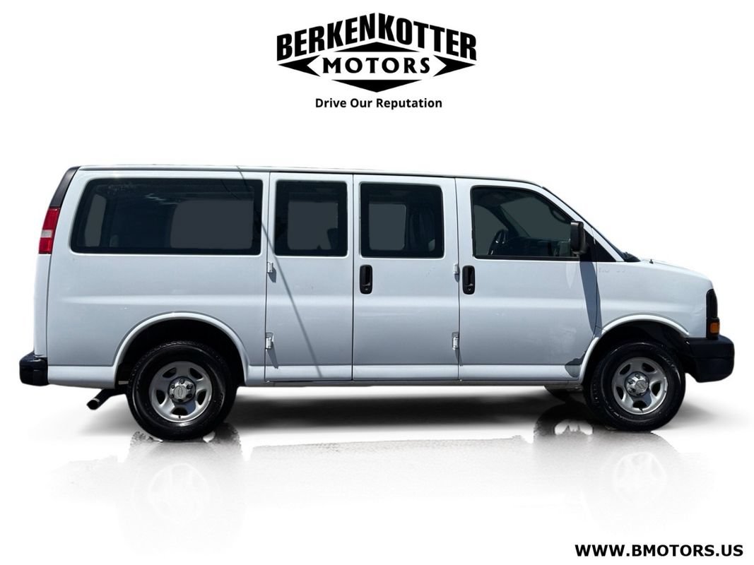 Used 2007 Chevrolet Express 1500 Passenger RWD image 2