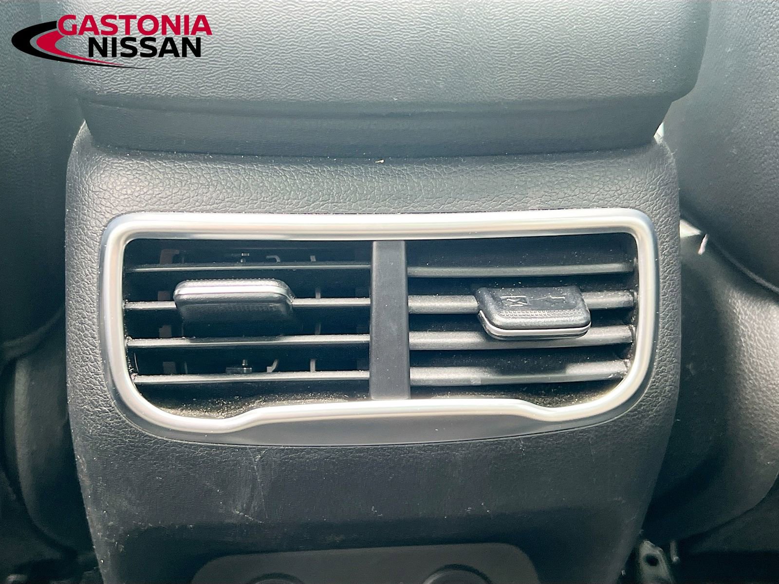 Used 2023 Hyundai Santa Fe SEL w/ Premium Package image 34