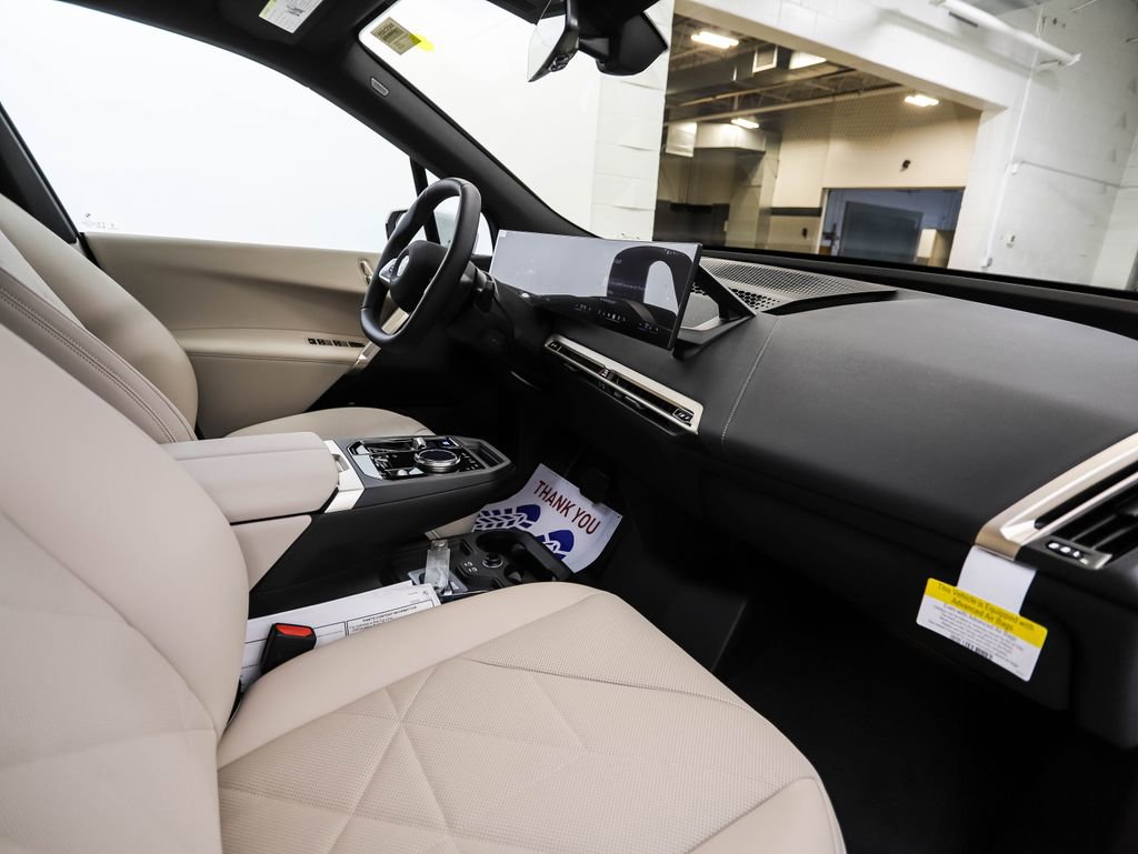 New 2026 BMW iX xDrive60 image 31