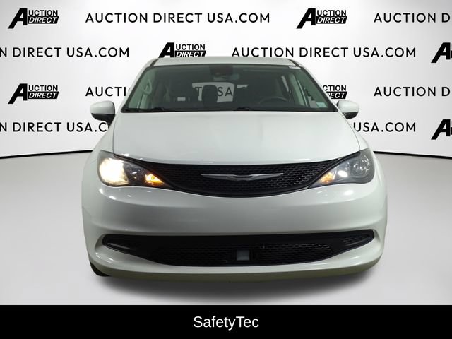 Used 2021 Chrysler Voyager L FWD image 3