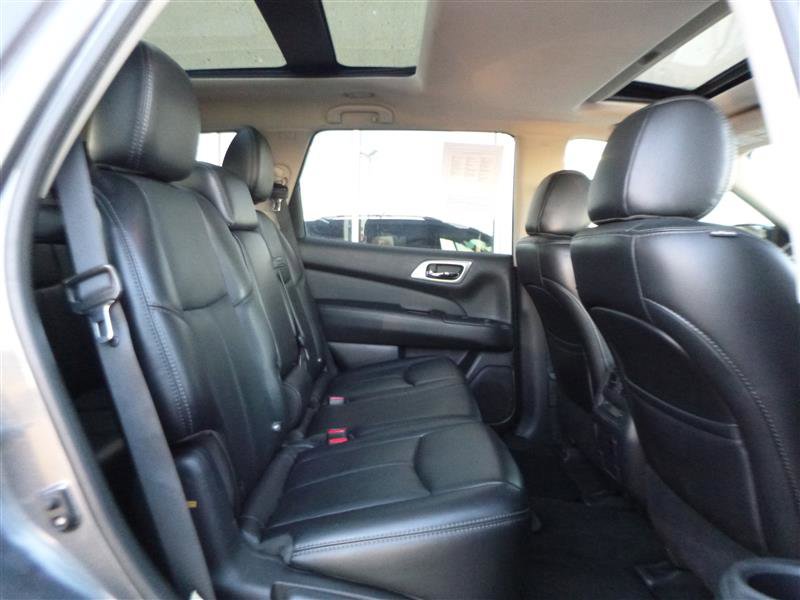 Used 2017 Nissan Pathfinder Platinum w/ Cargo Package image 9