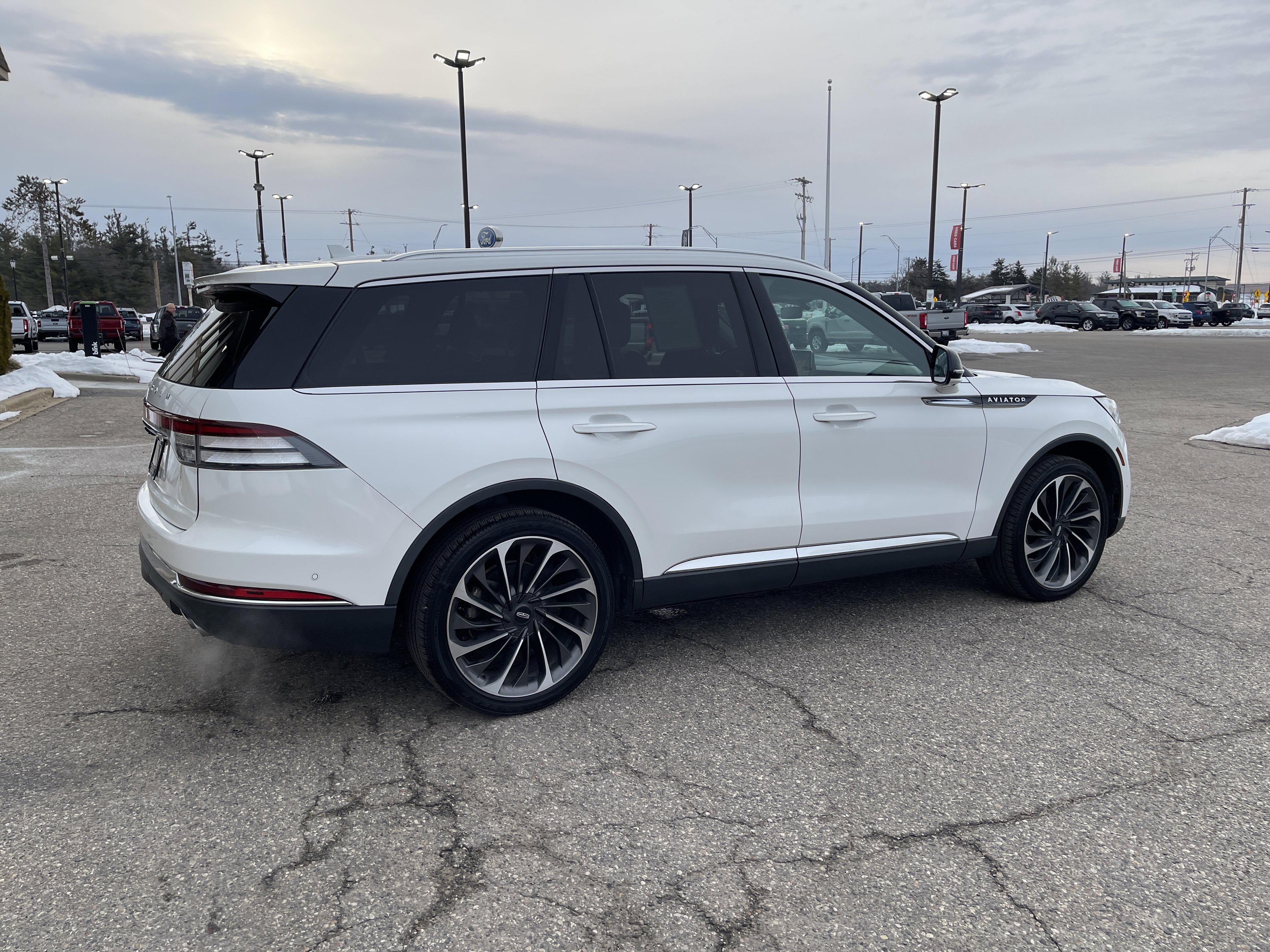 Used 2020 Lincoln Aviator Reserve w/ Equipment Group 202A image 3