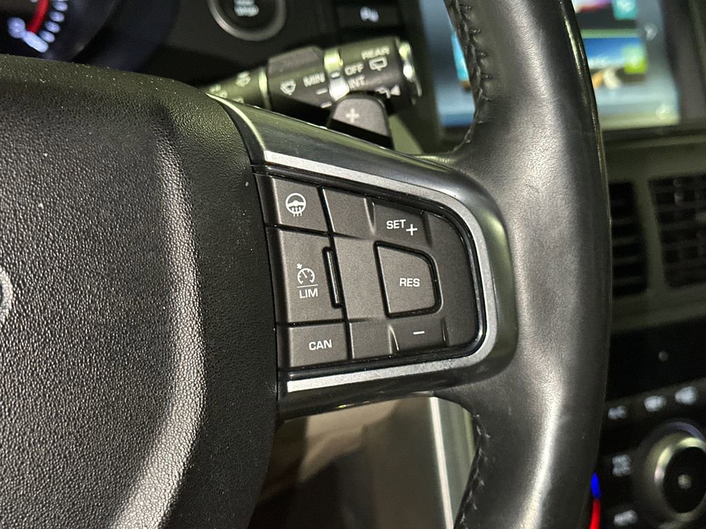 Used 2016 Land Rover Discovery Sport HSE image 26