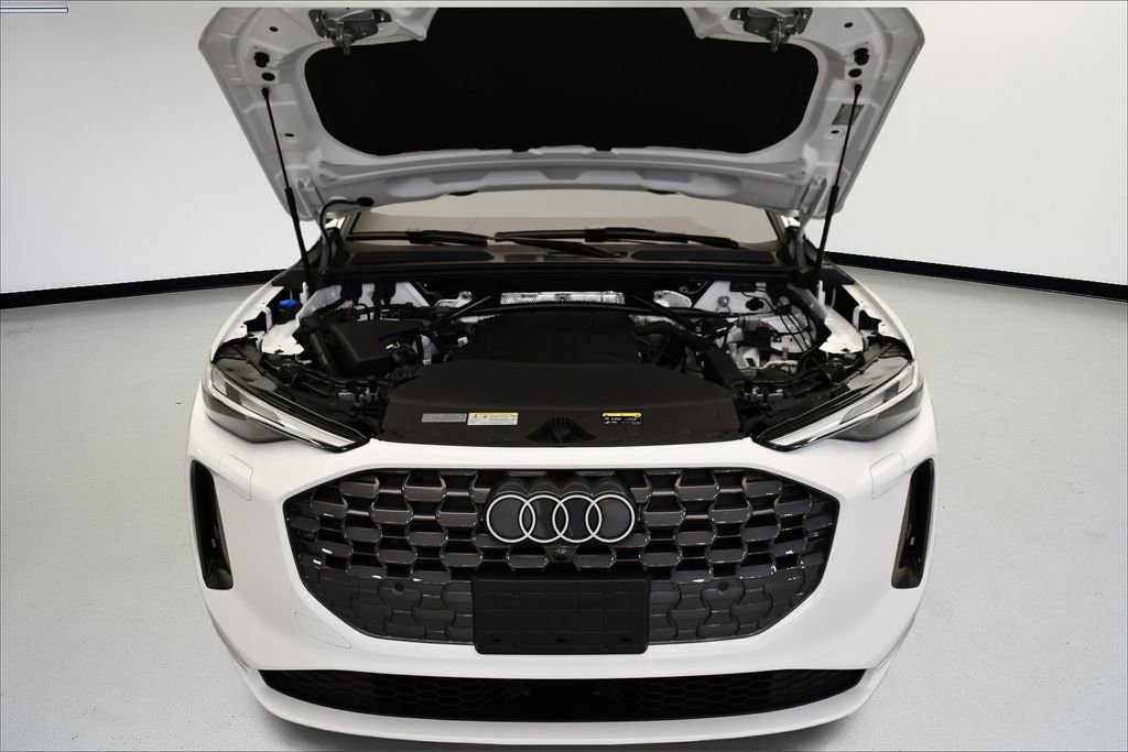Used 2025 Audi Q5 Premium w/ Convenience Package image 12