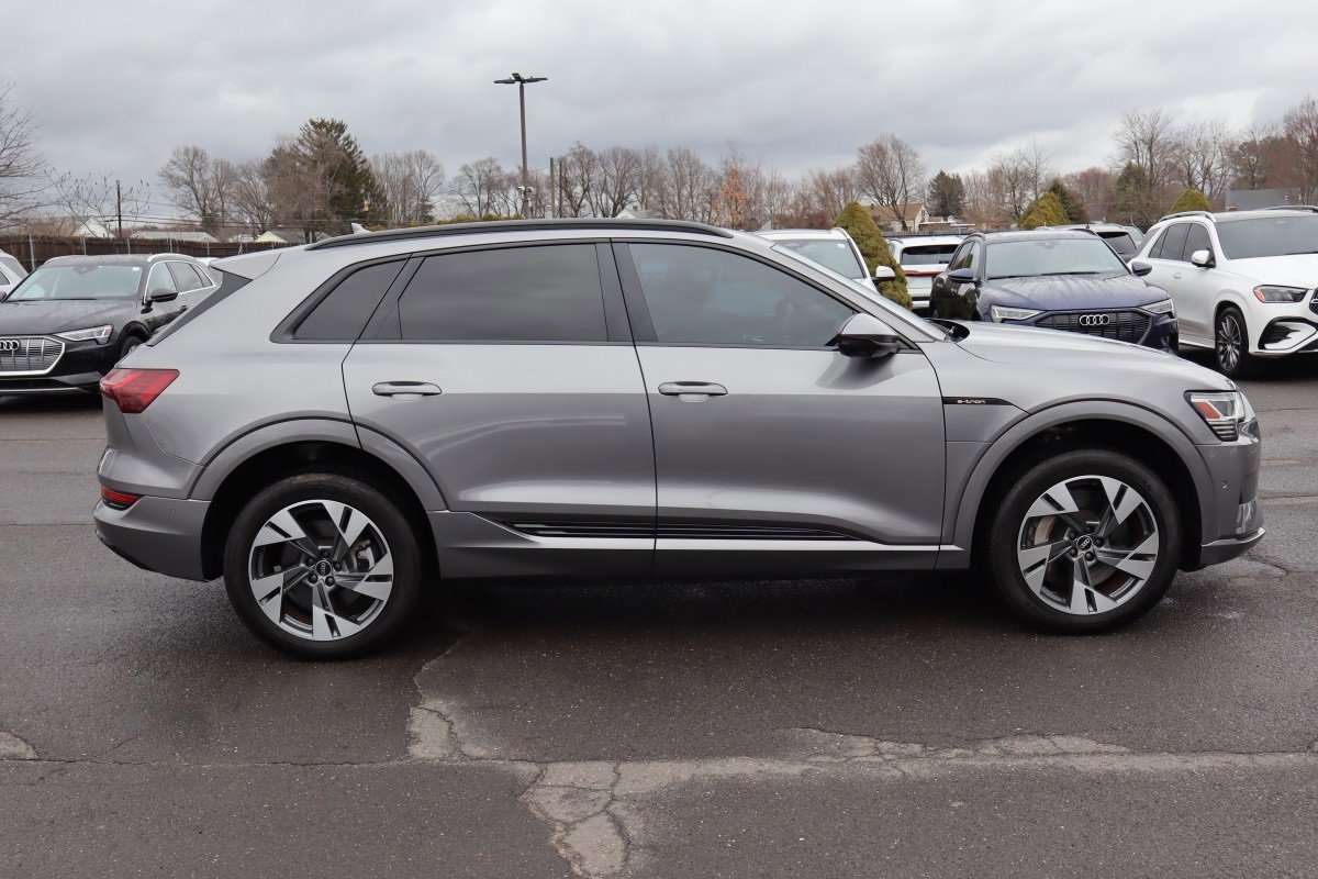 Used 2021 Audi e-tron Premium w/ Convenience Plus Package image 4