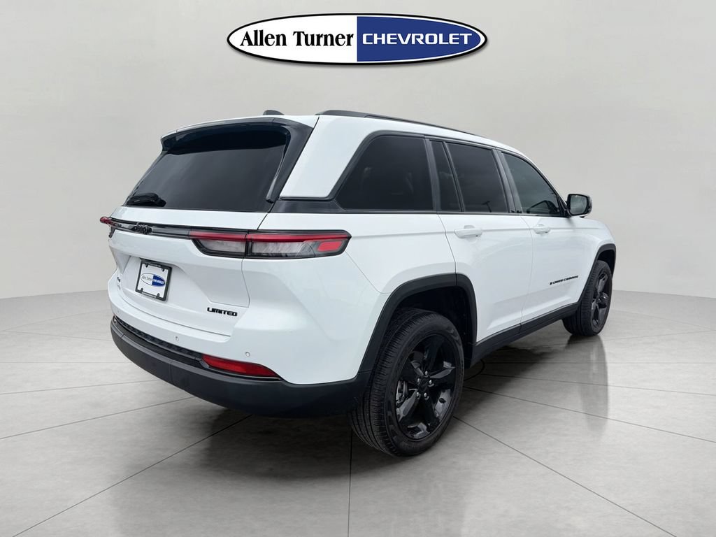 Used 2023 Jeep Grand Cherokee Limited w/ Black Appearance Package AWD/4WD image 4