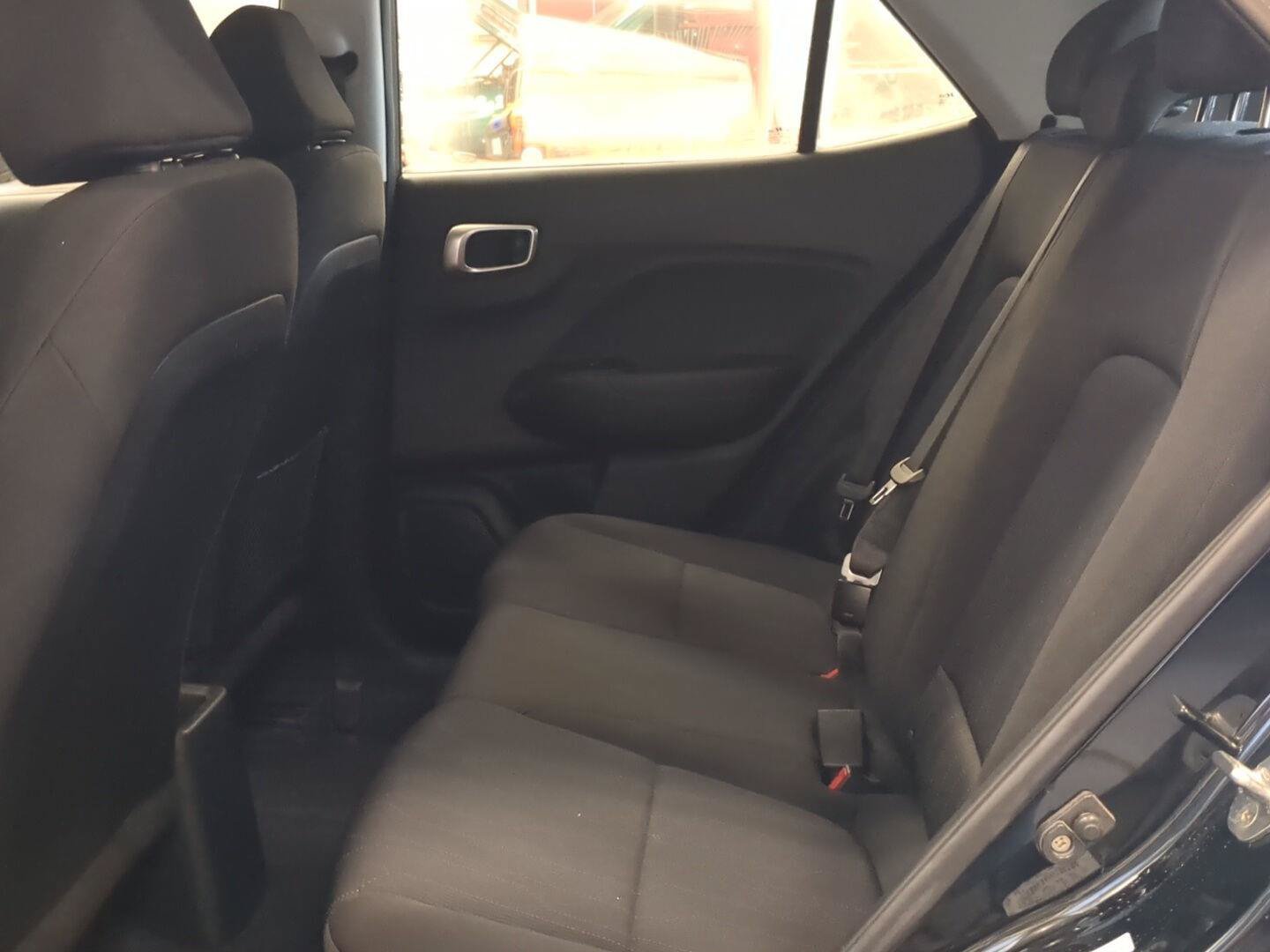 Used 2021 Hyundai Venue SE FWD image 16