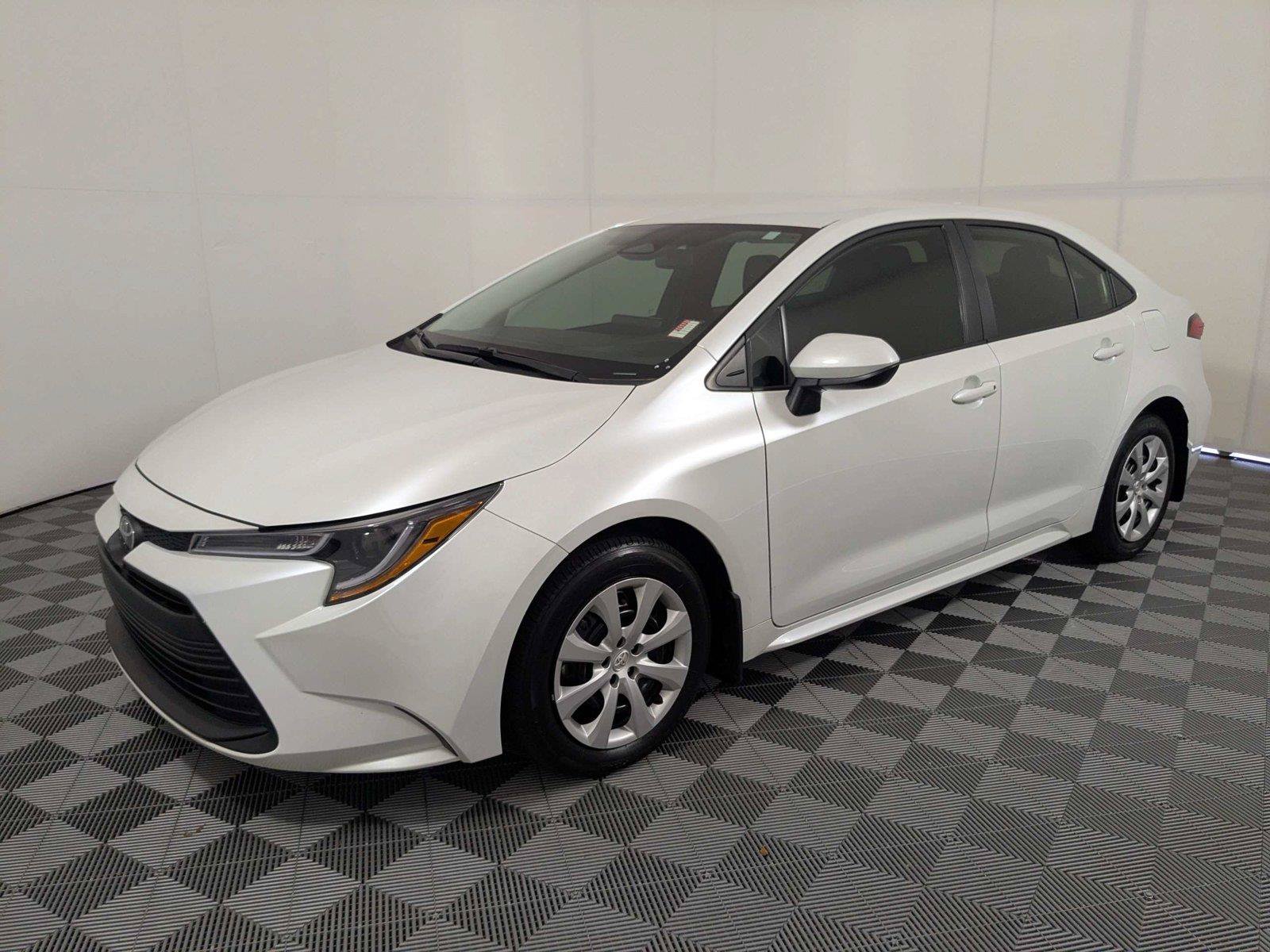Certified 2025 Toyota Corolla LE FWD image 2