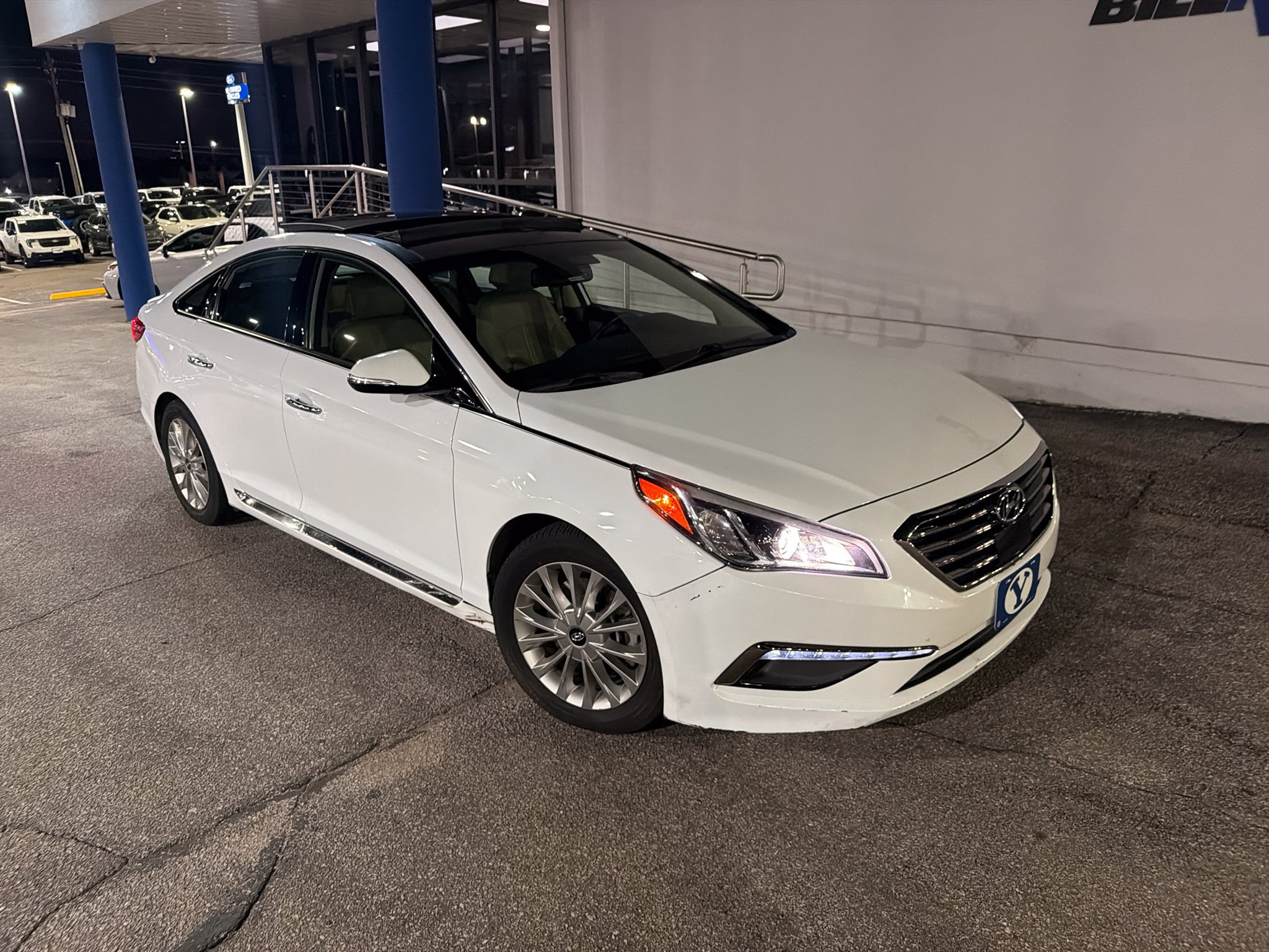 Used 2015 Hyundai Sonata Limited w/ Option Group 06 FWD image 4