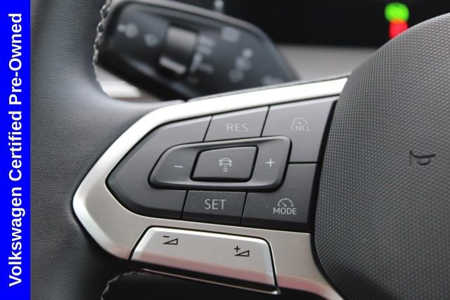 Used 2025 Volkswagen Tiguan SE image 29