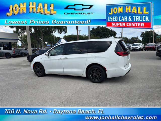 Used 2022 Chrysler Pacifica Touring-L w/ Uconnect Theater Family Group FWD image 5