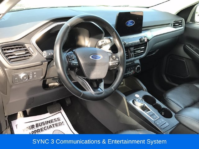 Used 2022 Ford Escape Titanium AWD/4WD image 3