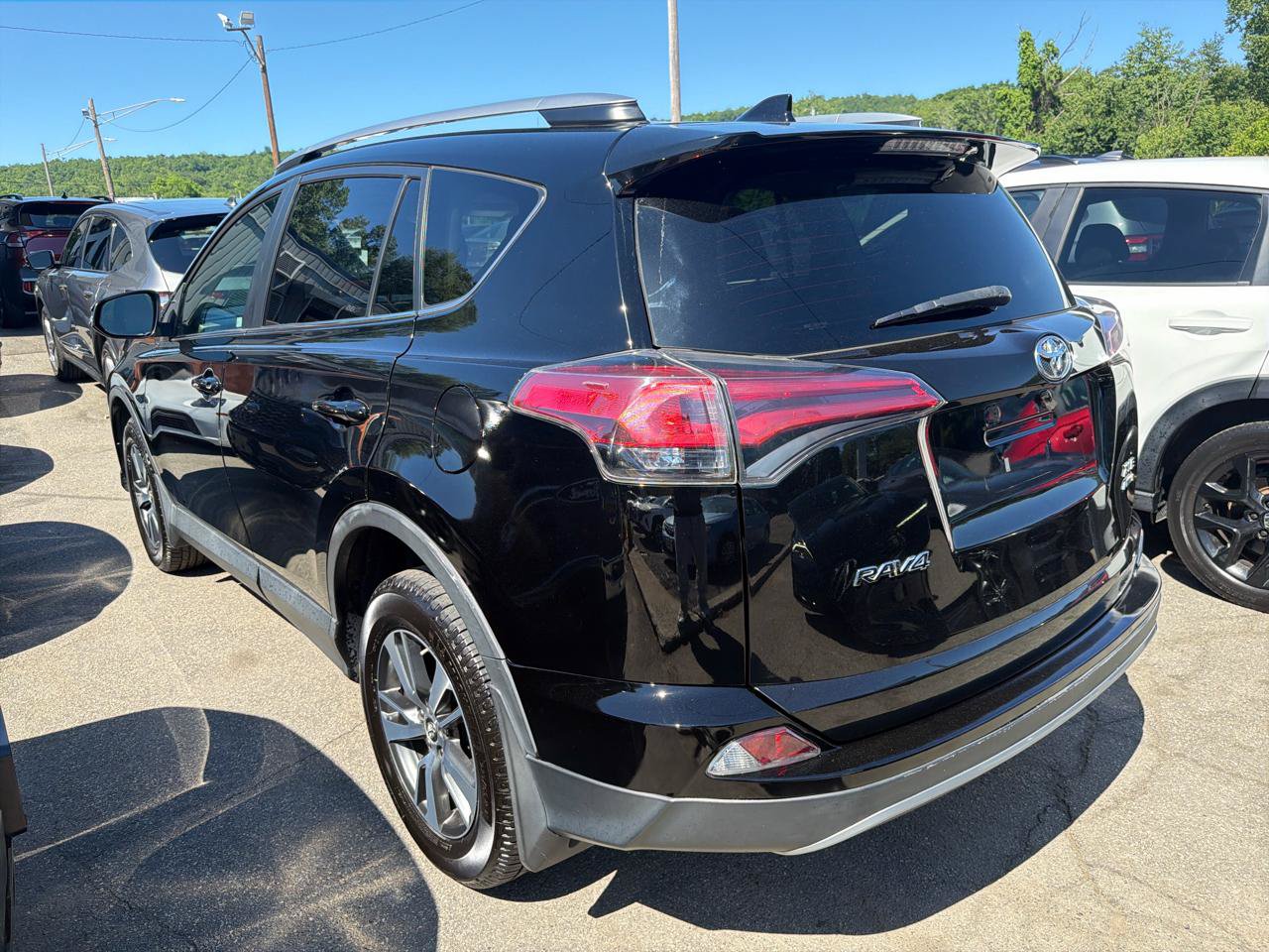 Used 2018 Toyota RAV4 XLE w/ Plus Extra Value Package AWD/4WD image 12