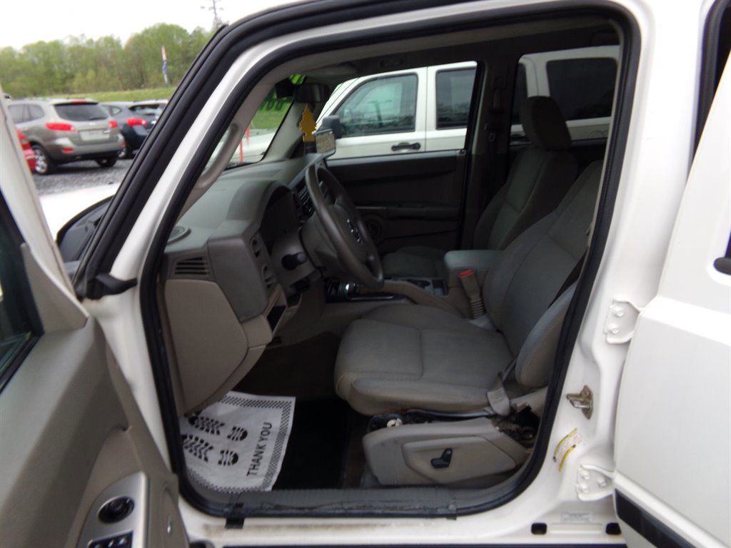 Used 2007 Jeep Commander Sport w/ Popular Equipment Group image 6