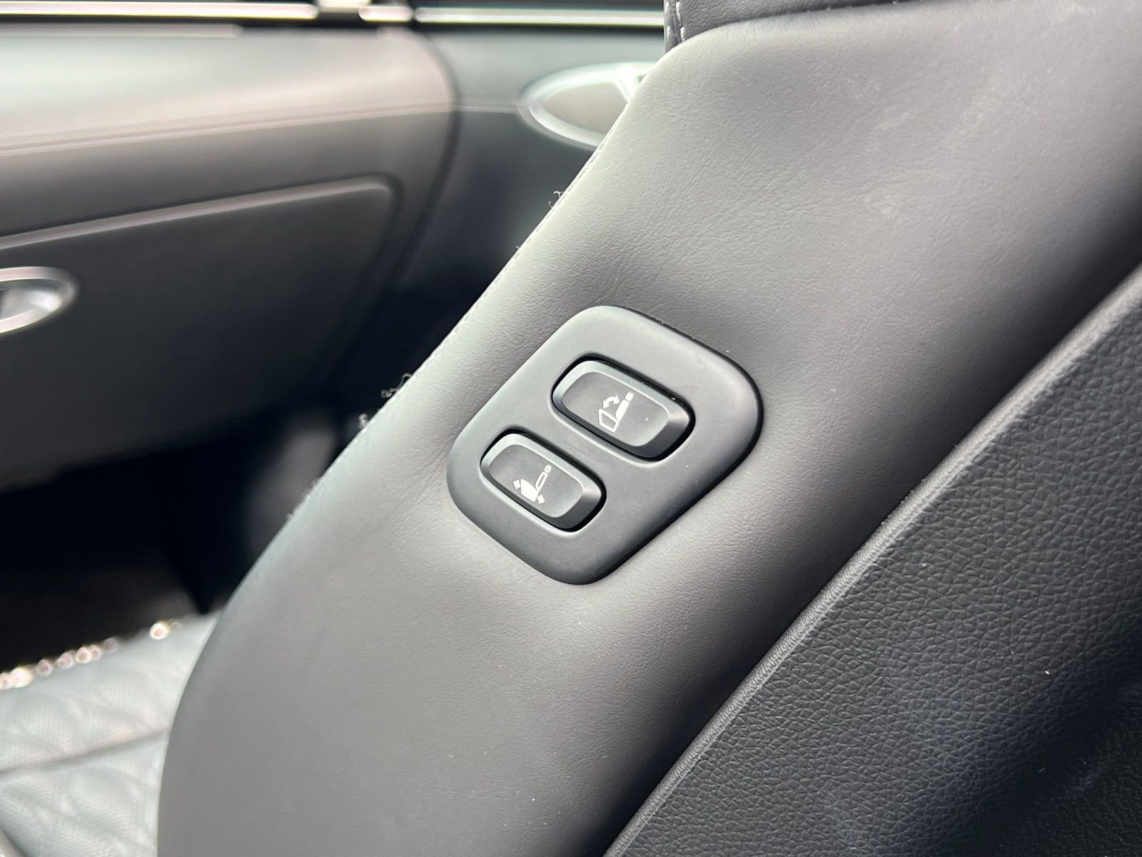 Used 2025 Genesis GV70 3.5T Sport w/ Sport Advanced Package image 31