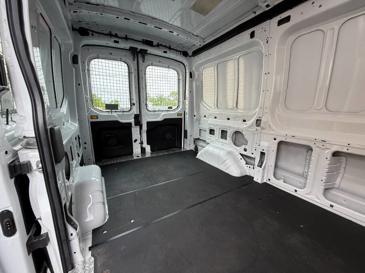 Used 2023 Ford Transit 250 Medium Roof AWD image 36