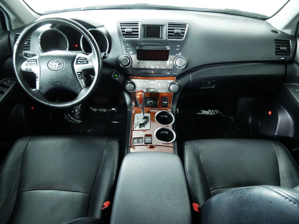Used 2012 Toyota Highlander Limited w/ Tow Pkg image 19