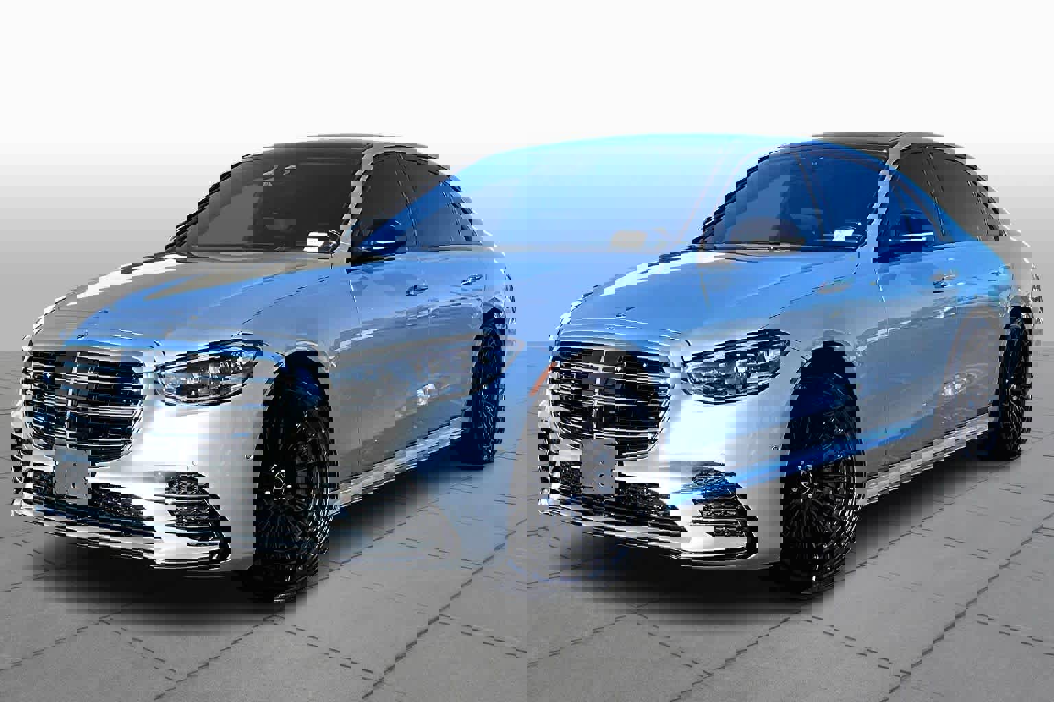 Used 2023 Mercedes-Benz S 580 4MATIC Sedan image 2