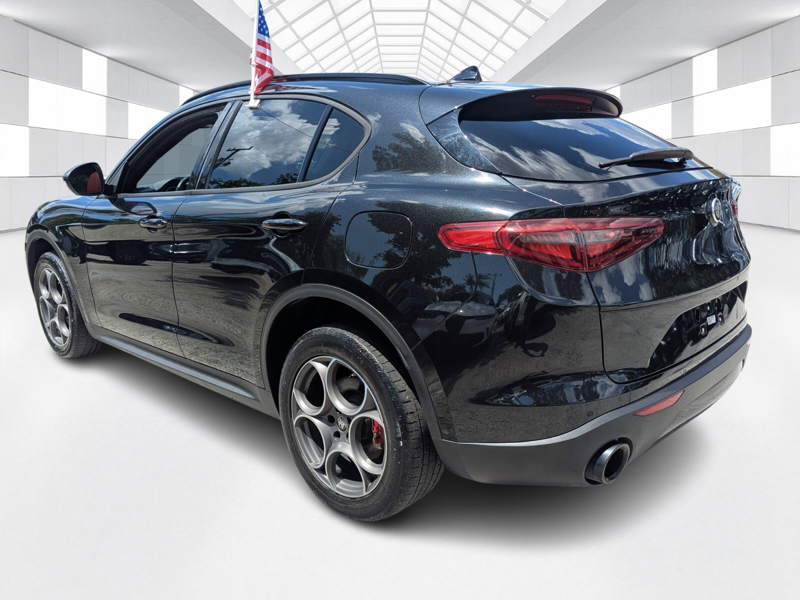Used 2023 Alfa Romeo Stelvio Sprint RWD image 5