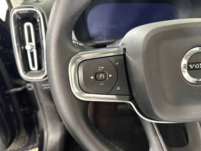 Used 2025 Volvo XC40 B5 Core image 15
