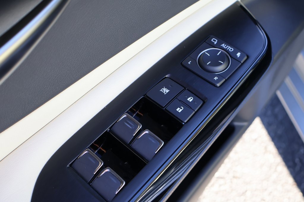 Used 2022 Lexus ES 300h w/ Luxury Package image 11