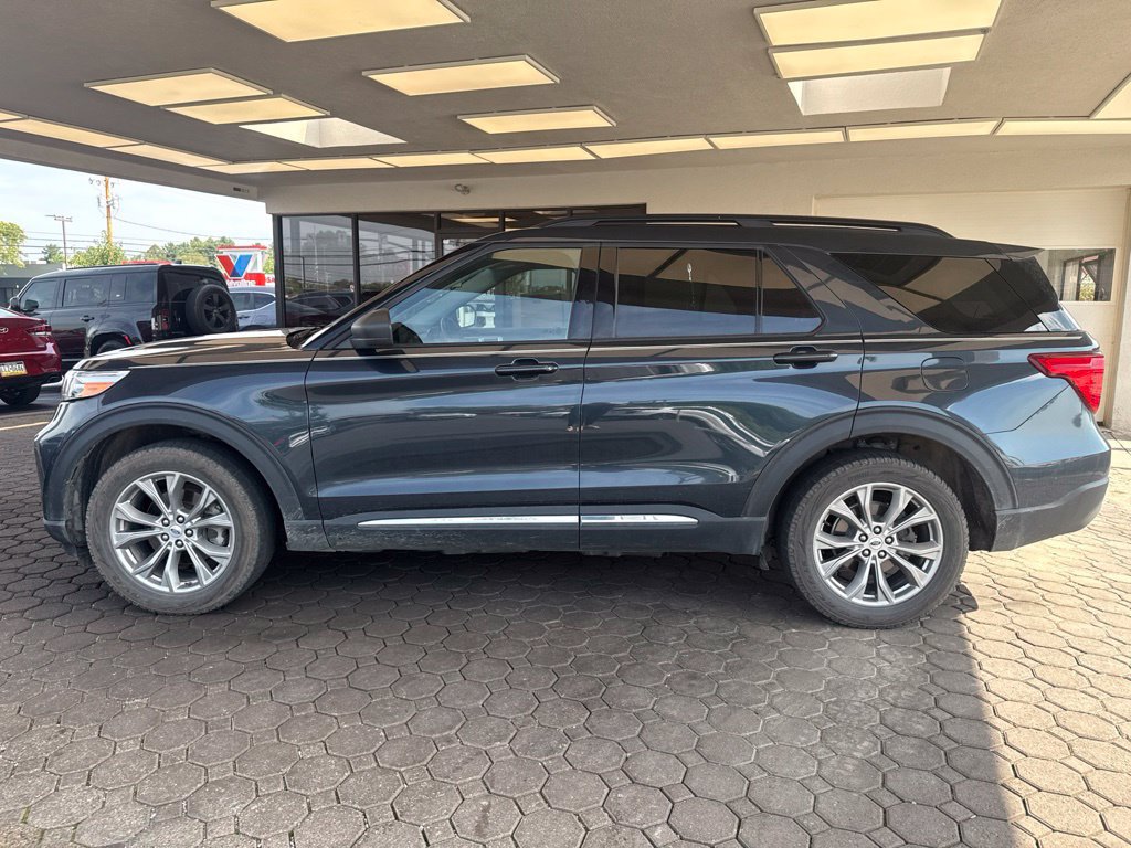 Used 2022 Ford Explorer XLT w/ Equipment Group 202A AWD/4WD image 9