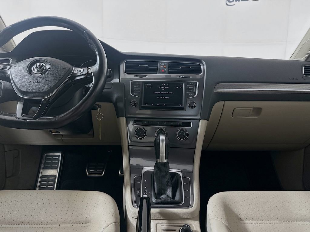 Used 2017 Volkswagen Golf Alltrack S image 27