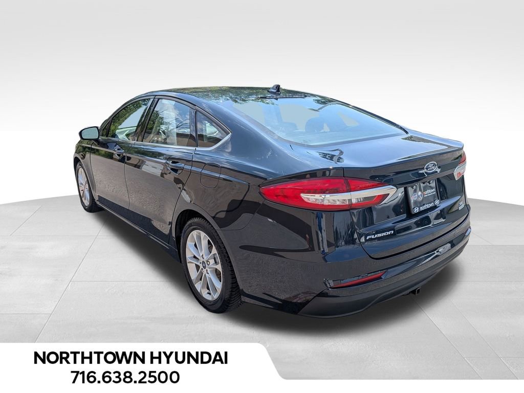 Used 2020 Ford Fusion SE FWD image 3